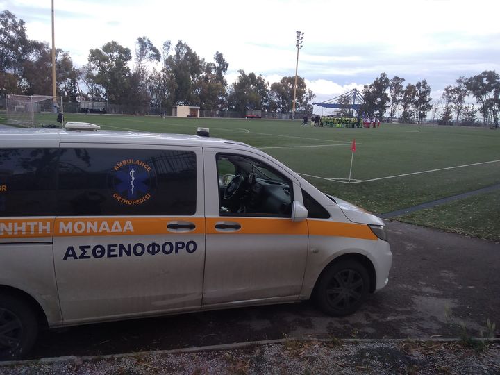 Ιδιωτικό Ασθενοφόρο του Ambulance Orthopedisi σε ποδοσφαιρικό αγώνα
