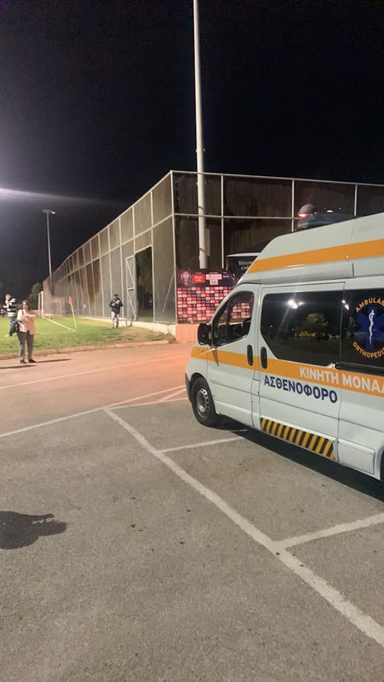 Ιδιωτικό Ασθενοφόρο του Ambulance Orthopedisi σε ποδοσφαιρικό αγώνα