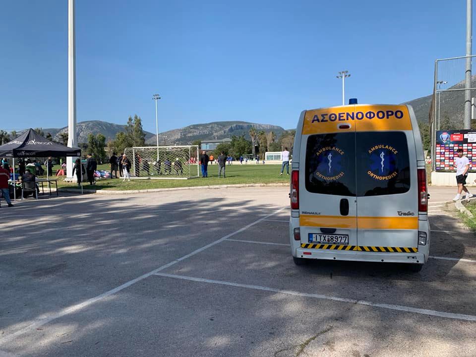 Ιδιωτικό Ασθενοφόρο του Ambulance Orthopedisi σε ποδοσφαιρικό αγώνα